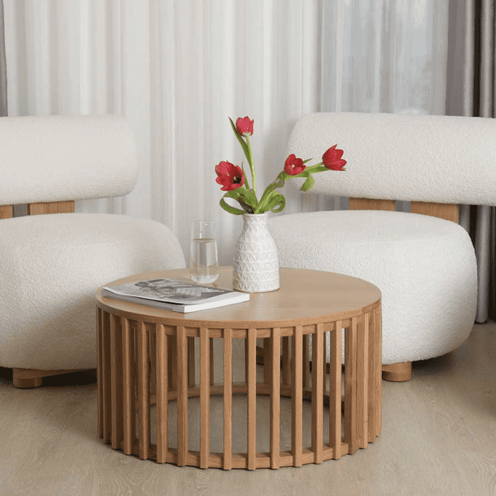 Bàn sofa trở thành điểm nhấn cho cả căn phòng